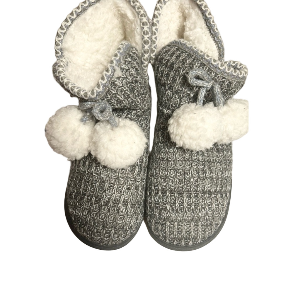 Muk Luks Woman’s Grey Pom Pom Snowflake Slippers Size 7 NWT
